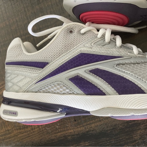 Reebok Size 11 White, Pink and Purple Easytone Reeattack Runners NWT - Picture 4 of 13